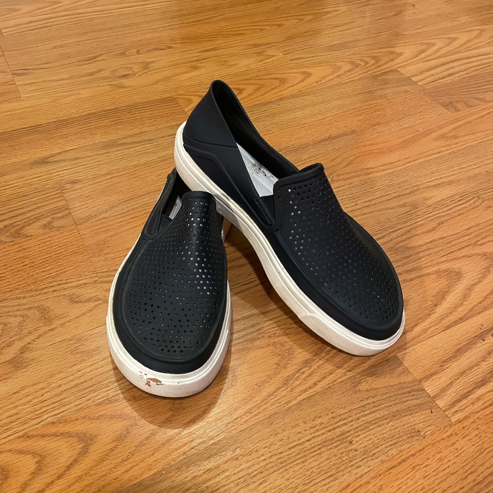 Men's Navy Blue Slip-On Croc Shoes